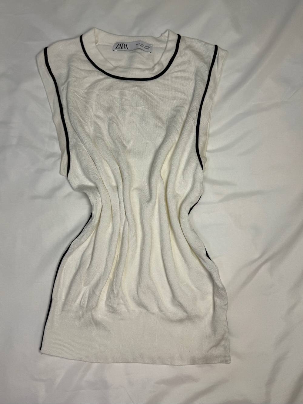 ZARA White Sleeveless Knit Top with Black Piping